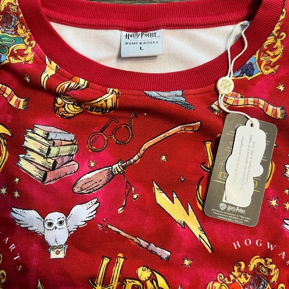 NWT Bums and Roses Harry Potter Back to Hogwarts Red Unisex Oversized Crew Neck - Picture 4 of 10